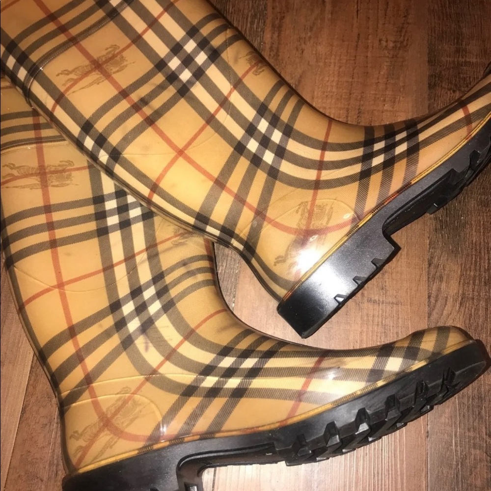 Women Burberry haymarket rain boots